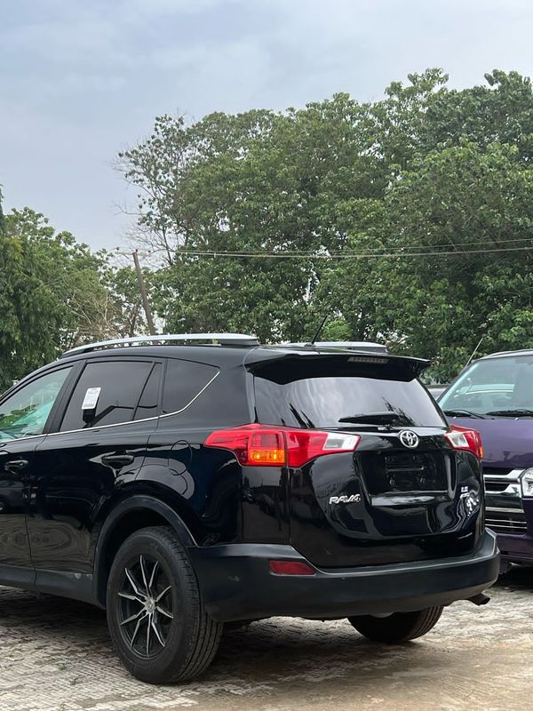 Thumbnail 9 of 2015 Toyota RAV4 LE